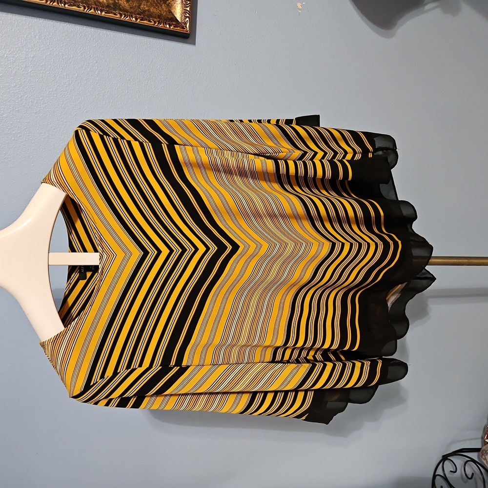 ALFANI XLARGE, WOMAN BLACK YELLOW BLOUSE.